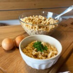 selbstgemachte und fertige 3-Urkornspätzle in einer Schüssel